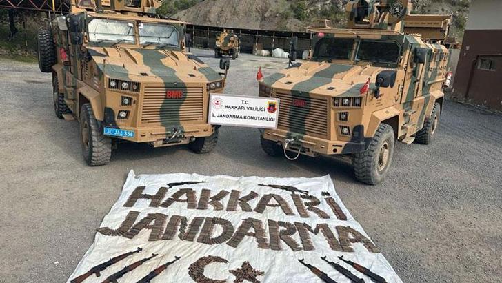 Hakkari'de PKK'lı teröristlere ait silah ve mühimmat ele geçirildi