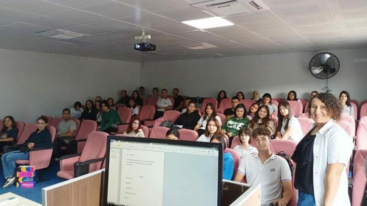 Sınav kaygısı yaşayan öğrenciler için gönüllü psikolojik destek veriyor