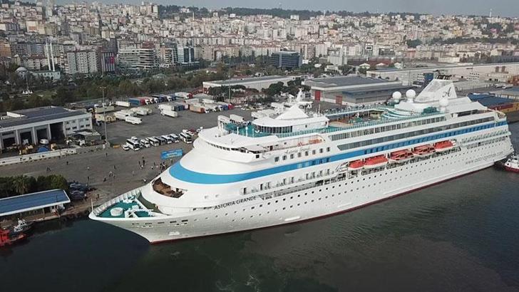 Samsun’a ilk kruvaziyer 861 yolcu getirdi