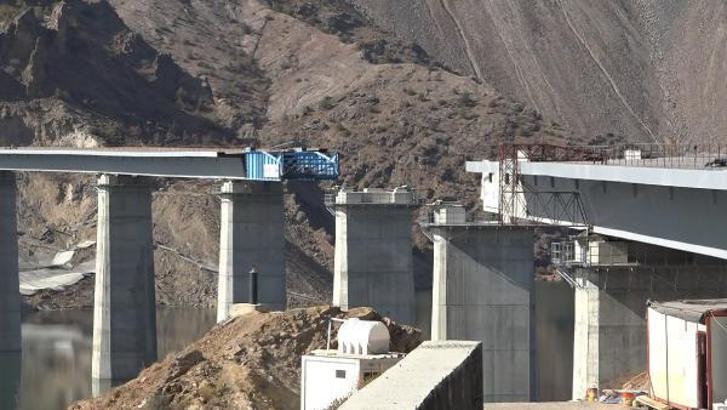 Yusufeli'nin iki yakası, yeni yılda 685 metrelik viyadükle bulaşacak