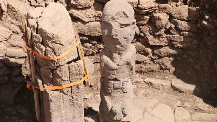 Karahantepe'deki insan heykeline 'kutulu koruma'