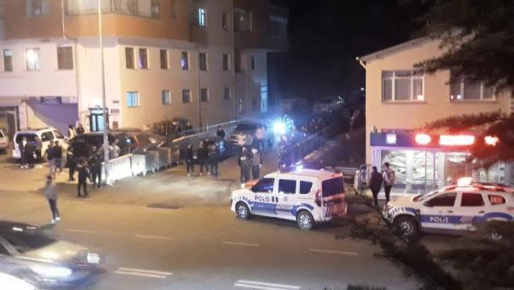 Midibüste 'yan baktın' kavgası kamerada; 1 yaralı