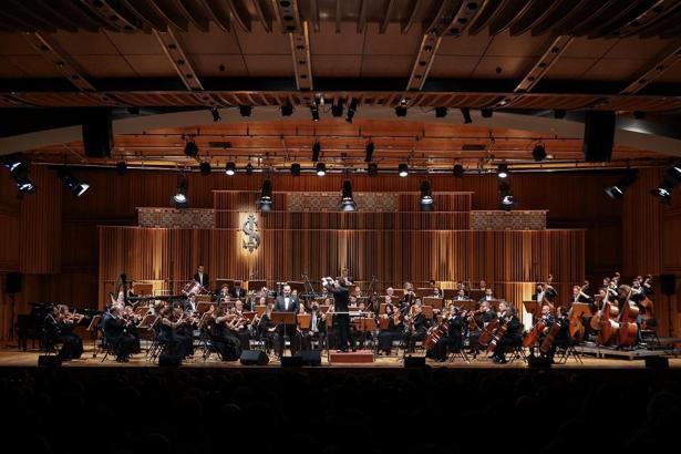 İş Sanat 100'üncü yıl gala konseriyle sezonu açtı