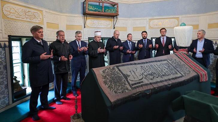 Kurtulmuş, Cuma namazı sonrası Bosnalılarla bir araya geldi