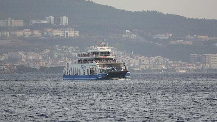 Gökçeada ve Bozcaada feribot seferlerine 'fırtına' engeli