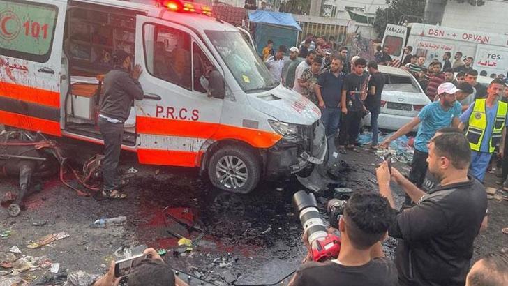 Saldırıya uğrayan ambulanslar, Refah Kapısı’na hasta taşıyordu