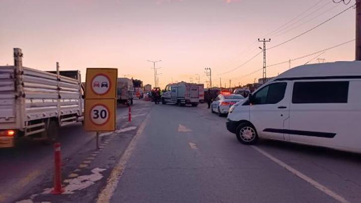 Tatvan'da otomobil, yol inşaatına düştü: 4 yaralı
