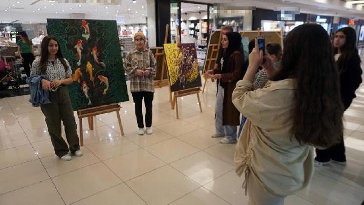 Siirt'te, geliri ihtiyaç sahibi aileler ve çocukların eğitimine bağışlanacak resim sergisi açıldı