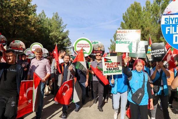 Uşak'ta gençlerden Filistin'e destek yürüyüşü