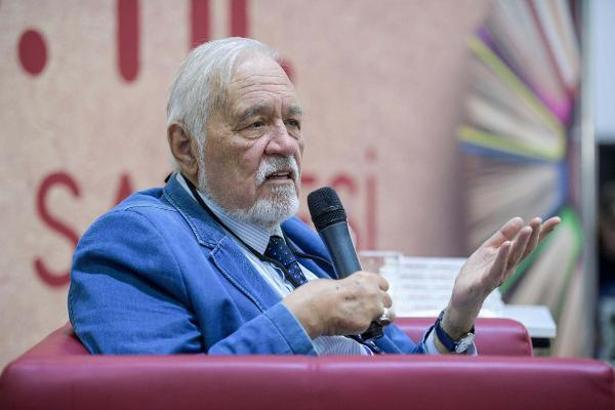 İlber Ortaylı: Cumhuriyet'in ilk 5 yılında yapılan inkılaplar içinde en önemlilerinden biri Harf Devrimi'dir