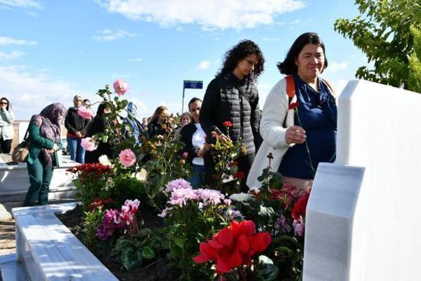 Cinayete kurban giden İlknur, mezarı başında anıldı
