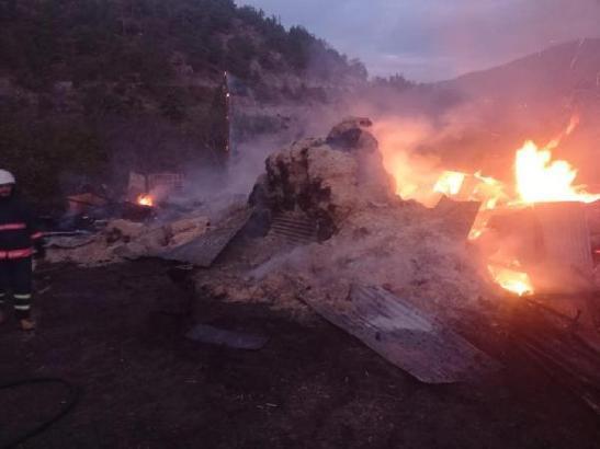 Gümüşhane’de ahır yangını; 9 büyükbaş öldü