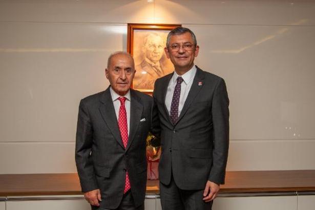CHP eski Genel Başkanı Hikmet Çetin, Özgür Özel'i ziyaret etti