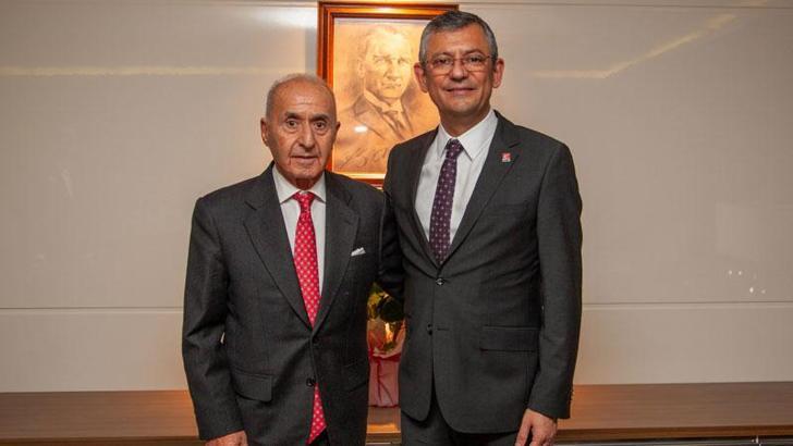 CHP eski Genel Başkanı Hikmet Çetin, Özgür Özel'i ziyaret etti