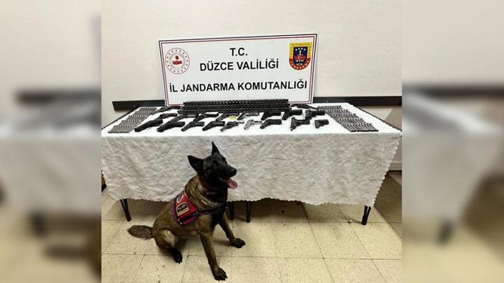 Baba ve oğlu kaçak silah üretirken yakalandı