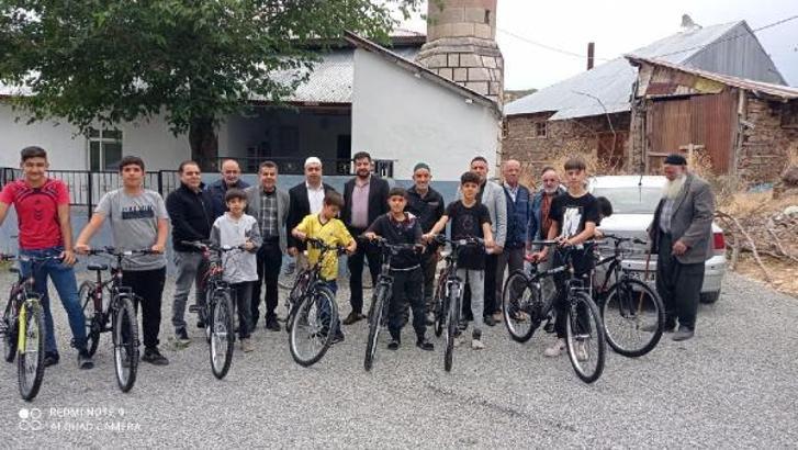 Elazığ’da Kur'an-ı Kerim’e geçen çocuklara bisiklet hediyesi