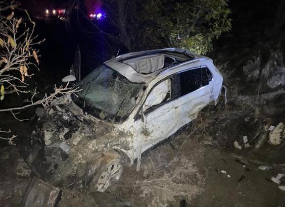 Tunceli'de 80 metrelik uçuruma yuvarlanan cipteki 5 kişi yaralandı