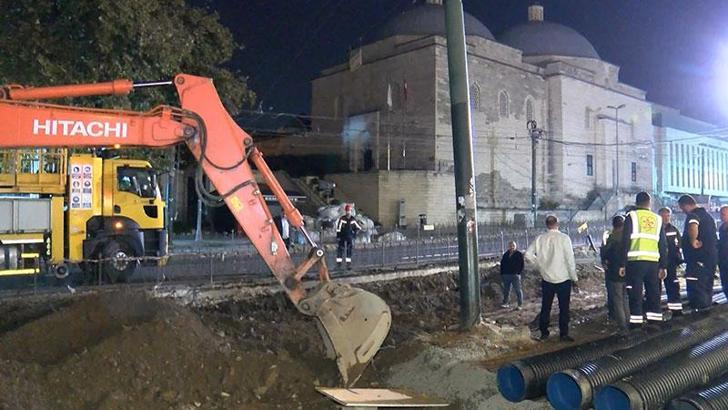 Fatih'te iş makinesi tramvay hattının tellerini kopardı