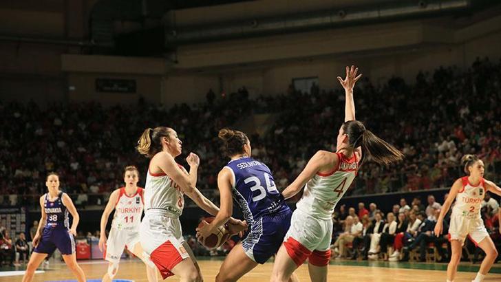 A Milli Kadın Basketbol Takımı, Slovakya'yı farklı geçti