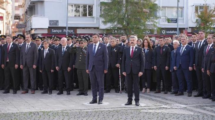 Uşak Ata'sını andı