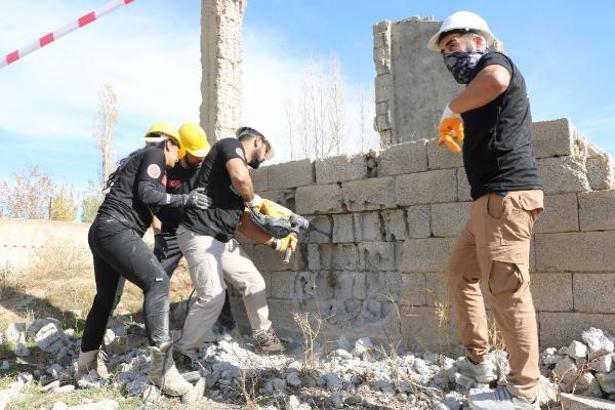 Yüksekova’da gerçeği aratmayan deprem tatbikatı