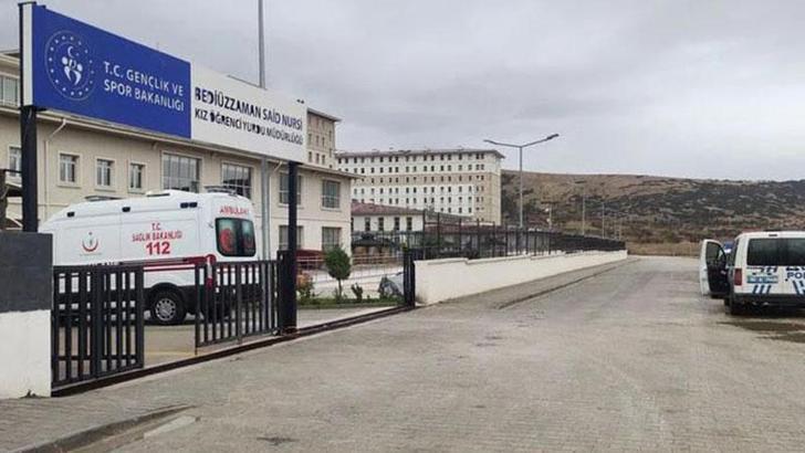 Isparta'da KYK yurdundaki 117 kız öğrenci, yemekten zehirlenme şüphesiyle hastaneye başvurdu