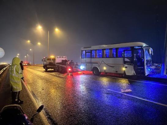 Manisa'da zincirleme kaza: 10 yaralı