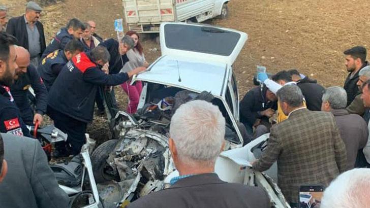 Adıyaman'da, kamyonetle otomobil kafa kafaya çarpıştı: 1 ölü, 3 yaralı