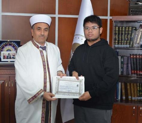 Filipinli üniversite öğrencisi Müslüman oldu