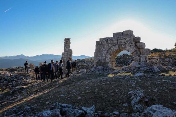 Vali Öksüz Kremna Antik Kenti'nde