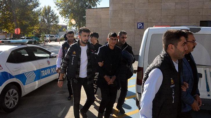 Depremde market yağmalamasına engel olanı öldürenler yakalandı