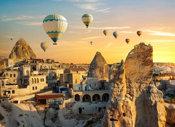 "Depremlerde 2 bine yakın tarihi eser zarar gördü"