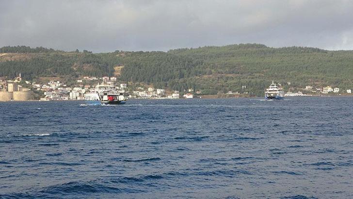 Gökçeada ve Bozcaada feribot seferlerine 'fırtına' engeli