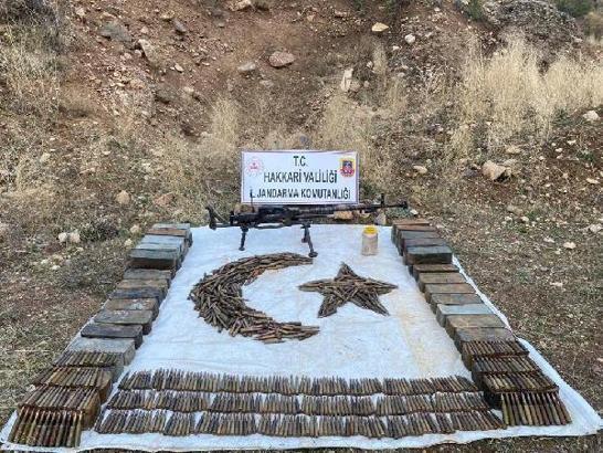 Hakkari'de PKK'lı teröristlere ait silah ve mühimmat ele geçirildi