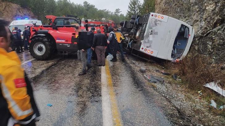 Bursa'da, otobüs ile otomobil çarpıştı: 1 ölü, 3 yaralı