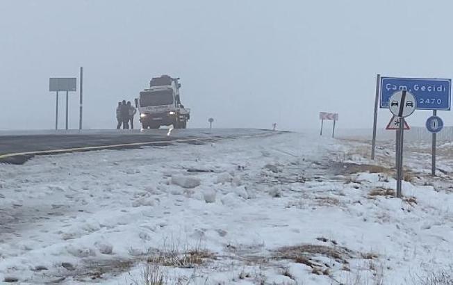 Ardahan'da kar yağışı ve fırtına etkili oldu