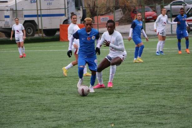 Hakkarigücü Kadın Futbol Takımı, Galatasaray'a 4-2 mağlup oldu