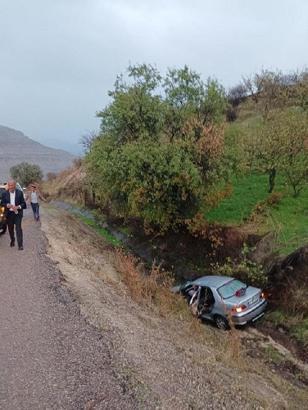 Siirt'te otomobil şarampole yuvarlandı: 1 ölü, 8 yaralı