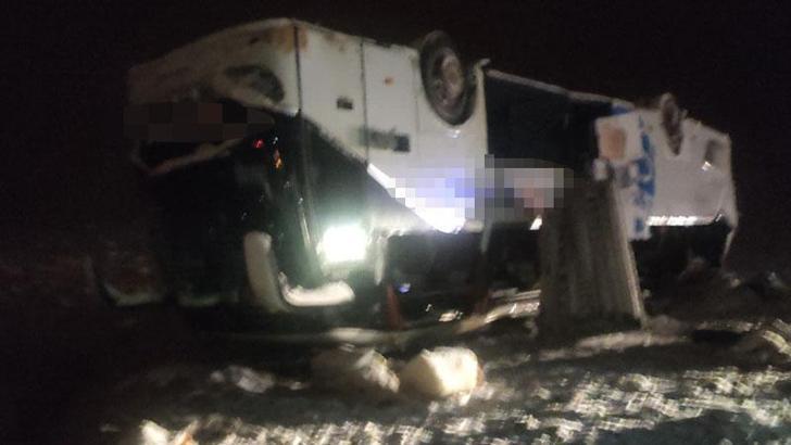 Bingöl'de 2 yolcu otobüsü devrildi: 22 yaralı
