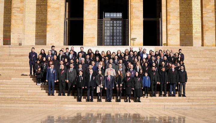 CANiK, 25’inci kuruluş yıl dönümünde çalışanlarıyla Anıtkabir’i ziyaret etti