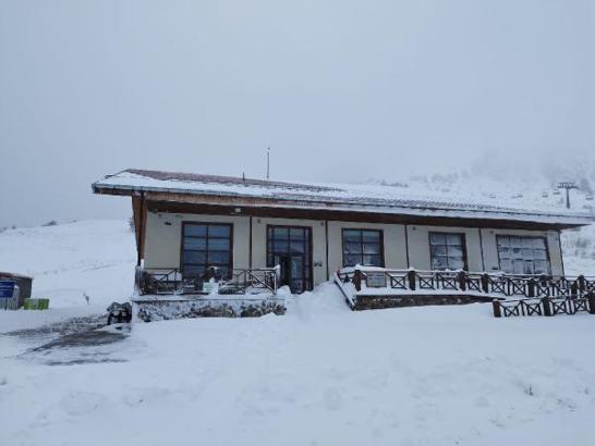 Keltepe Kayak Merkezi'nde kar kalınlığı 50 santime çıktı