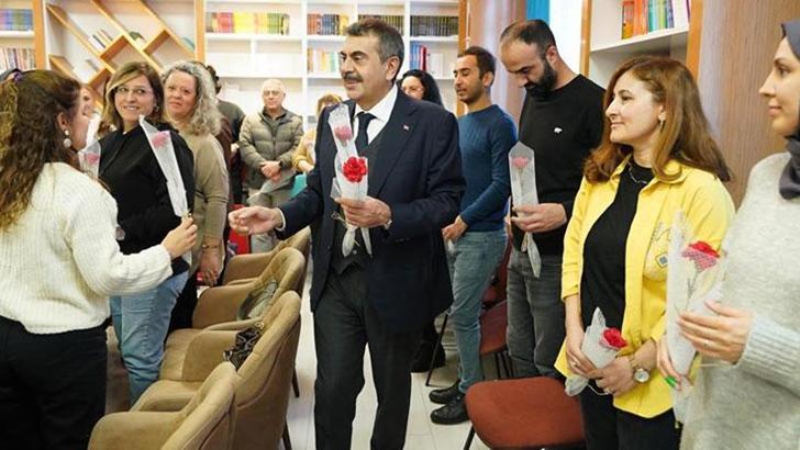 Bakan Tekin, meslektaşlarının Öğretmenler Günü'nü kutladı