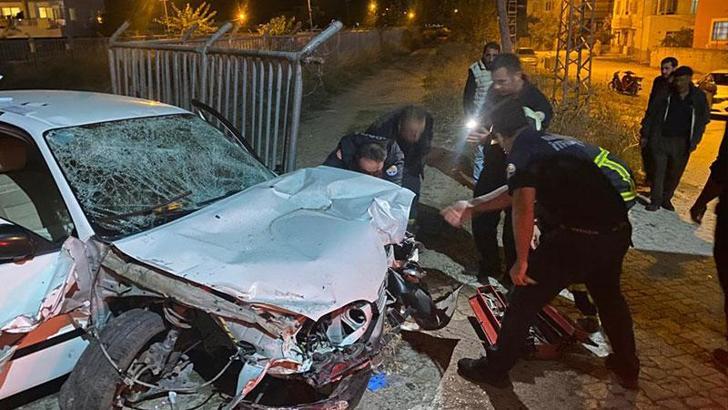 Adana'da kontrolden çıkan otomobil yayalara çarptı: 4 yaralı