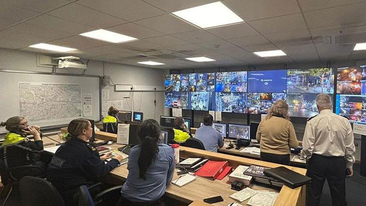 İrlanda’da bıçaklı saldırı sonrası şiddet olayları meydana geldi