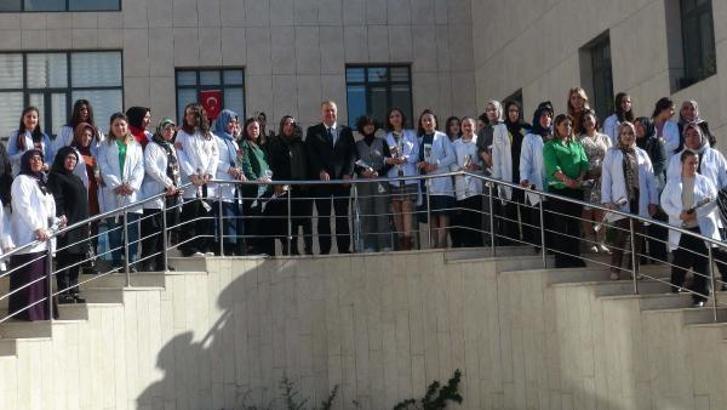 Başkandan öğretmenlere karanfil