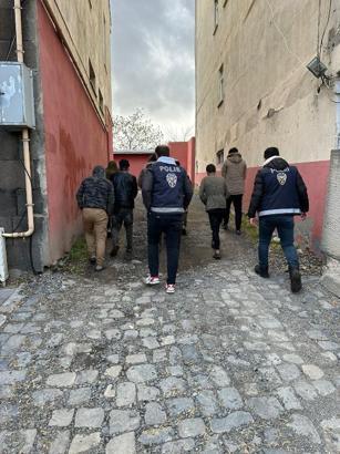 Kars'ta, 9 kaçak göçmen yakalandı