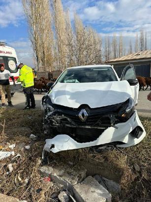 'Öğretmenler Günü' programına giden 2 öğretmen, kazada yaralandı