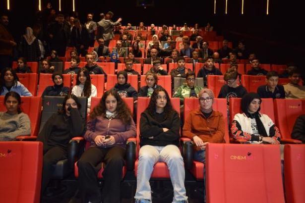 Batman'da öğrenciler Şehit Öğretmen Aybüke Yalçın'ın filmini izledi