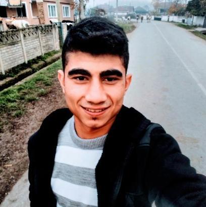 Elektrik direğine çarpan otomobilin sürücüsü öldü