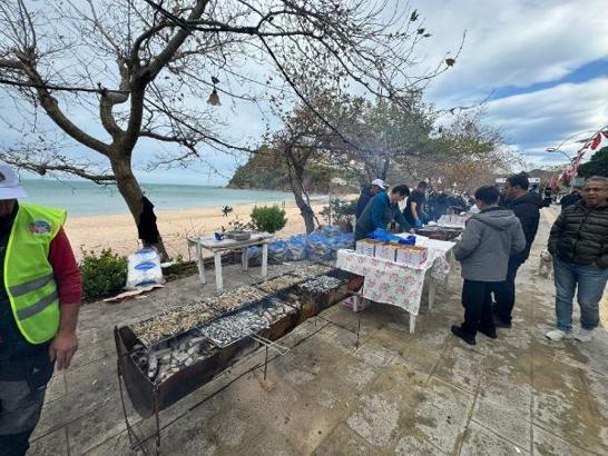 Festivalde yarım ton hamsi pişirilip, ikram edildi